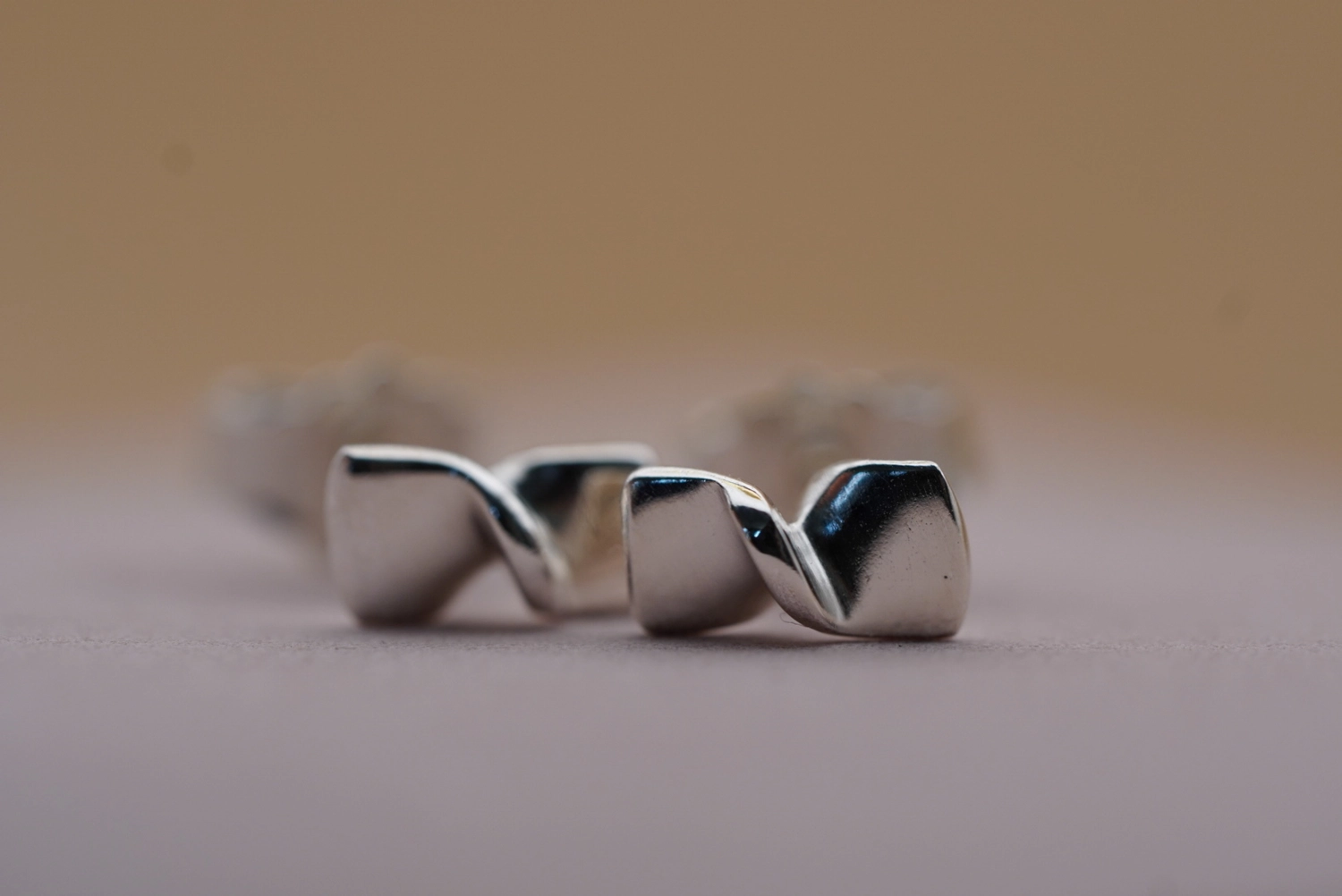 Bode Originals – handgefertigte Fliegen aus Holz – Ohrringe in Fliegeform