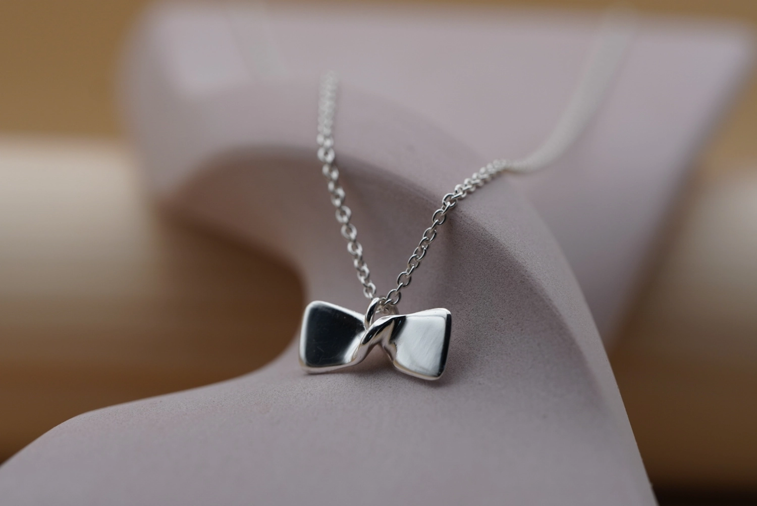 Bode Originals – handgefertigte Fliegen aus Holz – Fliege-Halskette